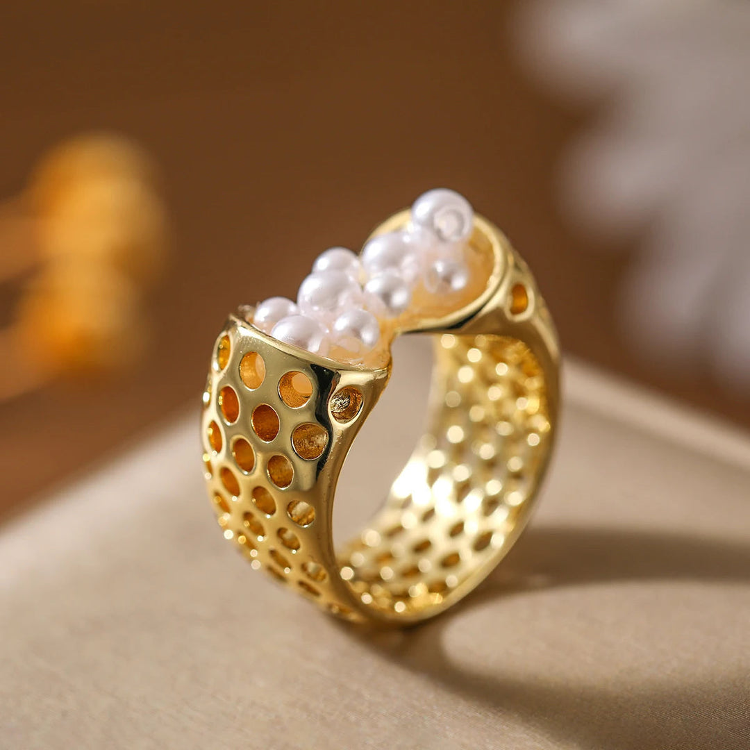 Velmira - Bague Sculpturale Enroulée De Perles