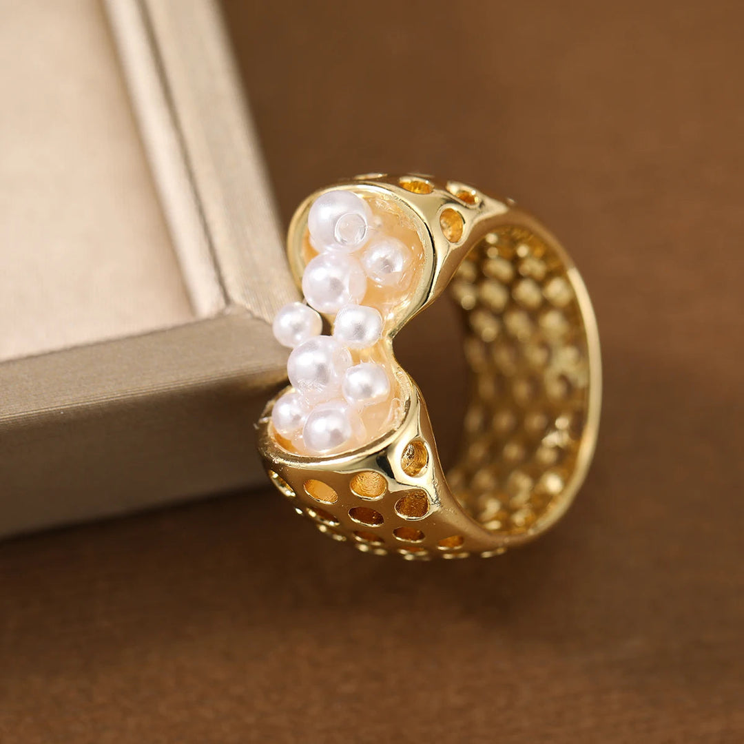 Velmira - Bague Sculpturale Enroulée De Perles