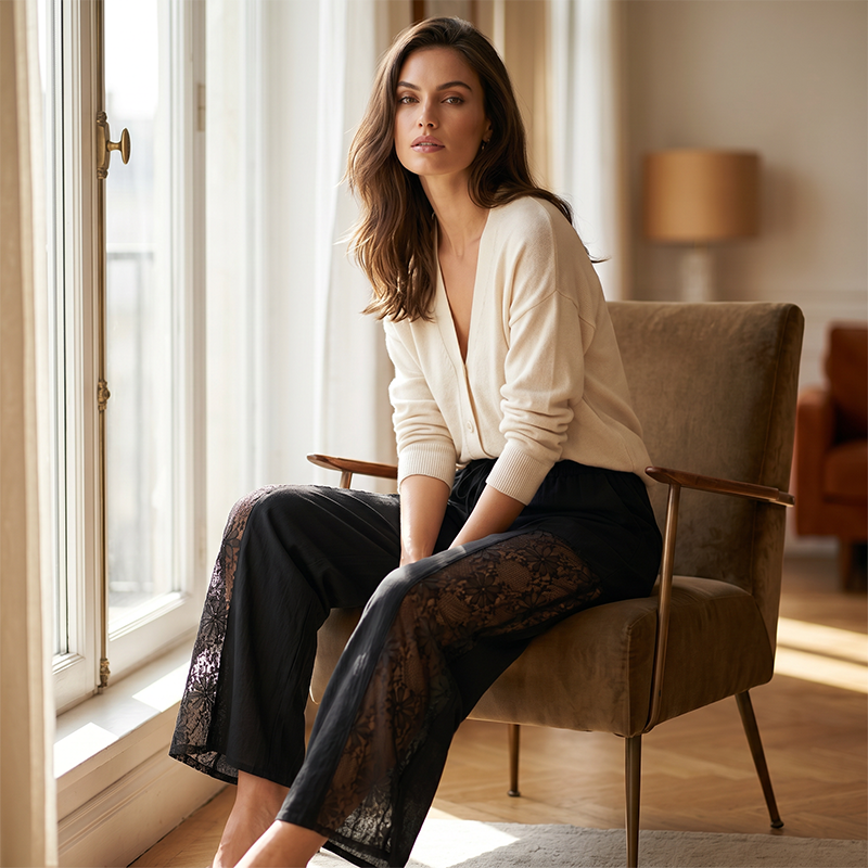 Qerina - Pantalon Orné d'empiècements En Dentelle Florale Délicate